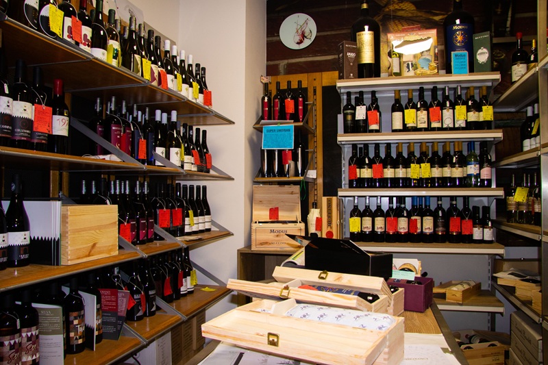 Selezione vini in bottiglia e bag-in-box a Narni